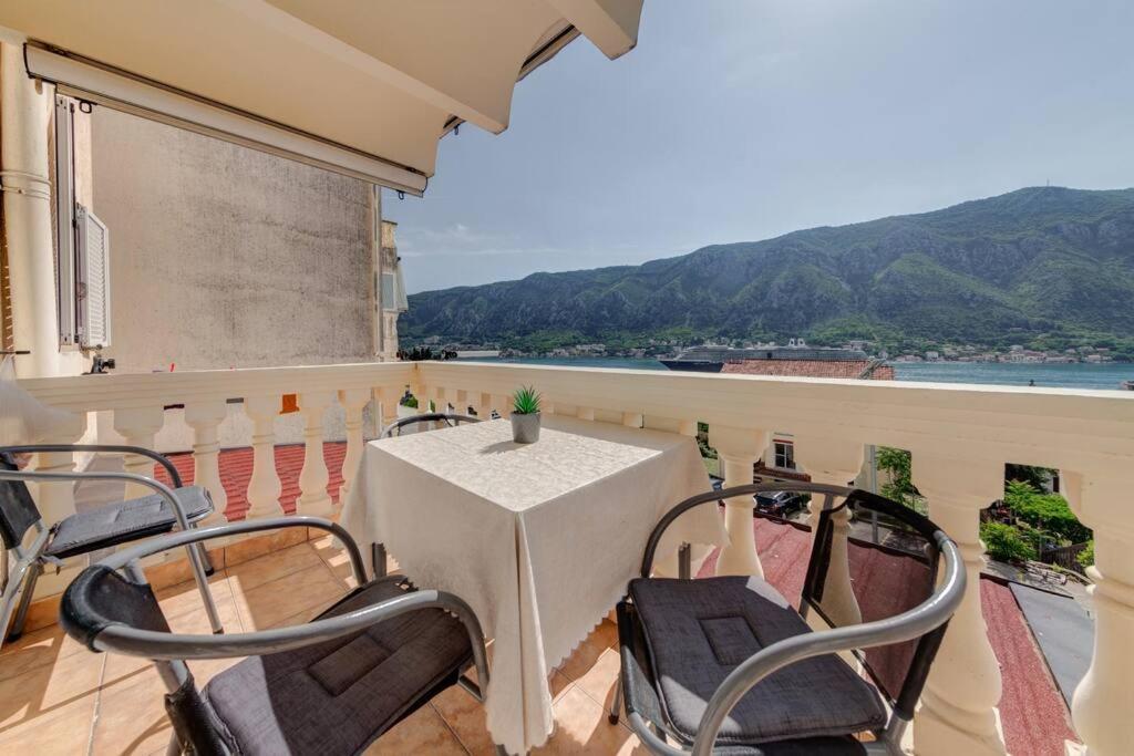Sailor'S Knot Apartment - Central And Amazing Sea View Cattaro Esterno foto